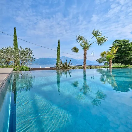 Luxury La Baia * Torri Del Benaco