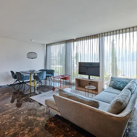 Apartment Luxury La Baia Torri Del Benaco