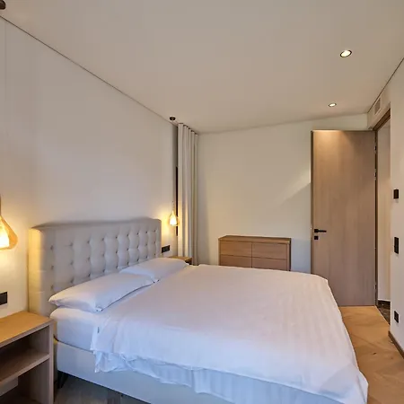 Apartment Luxury La Baia Torri Del Benaco